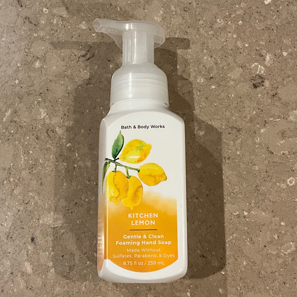 Bath & Body Works Kitchen Lemon Gentle Foaming Hand Soap